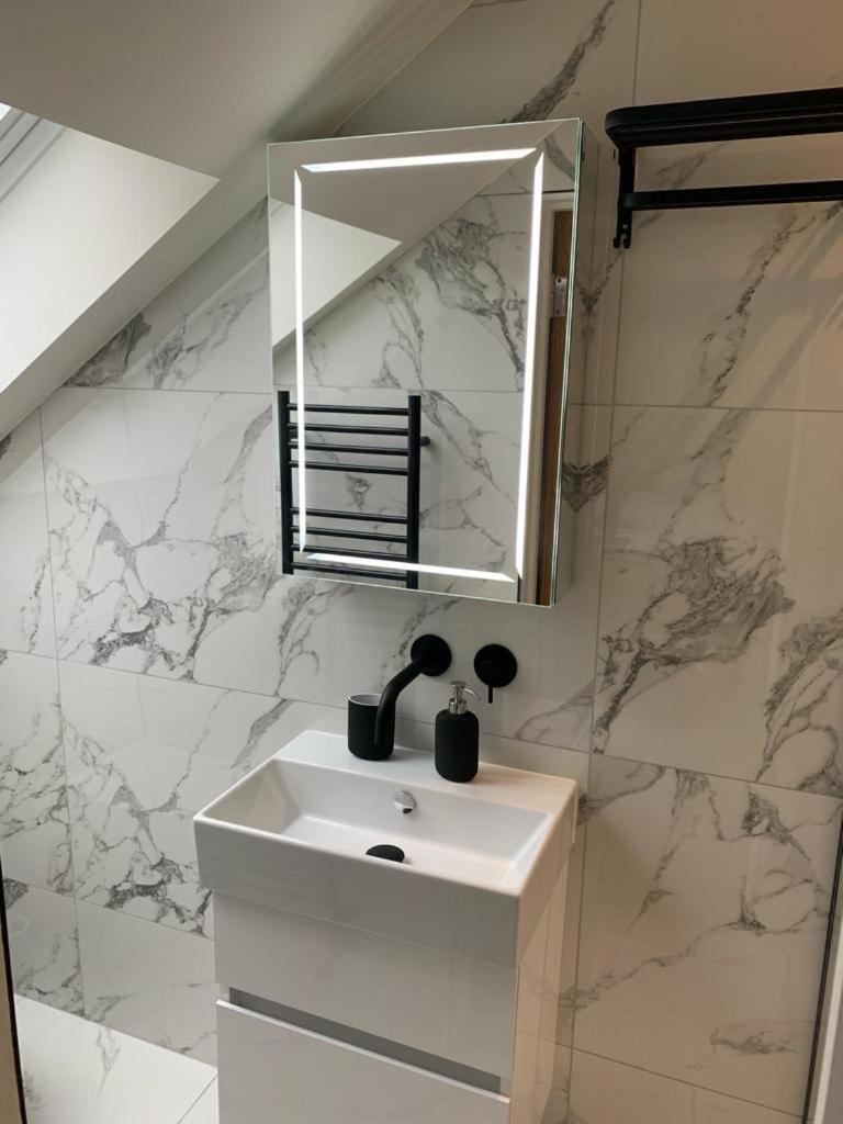 One Bedroom Apartment لندن المظهر الخارجي الصورة